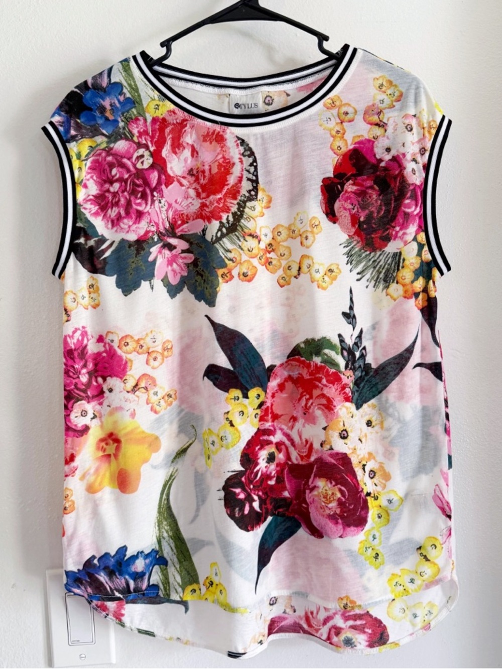 Stylus Floral Print Sleeveless Top with Black and White Striped Trim Size Large